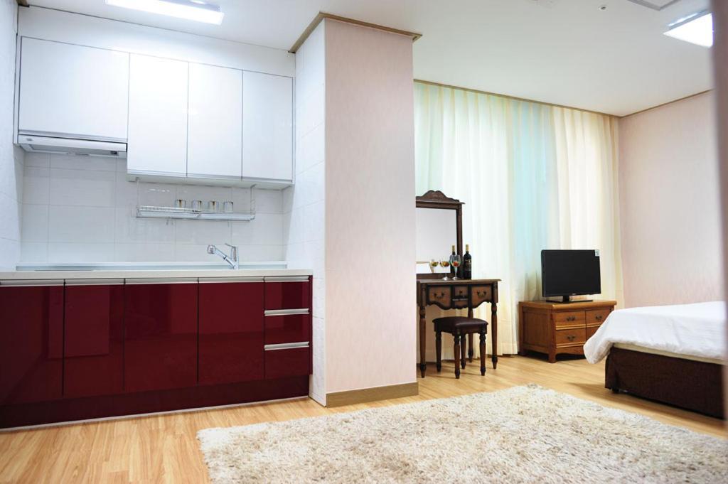 Seom Story Pension ซอกวีโพ ภายนอก รูปภาพ